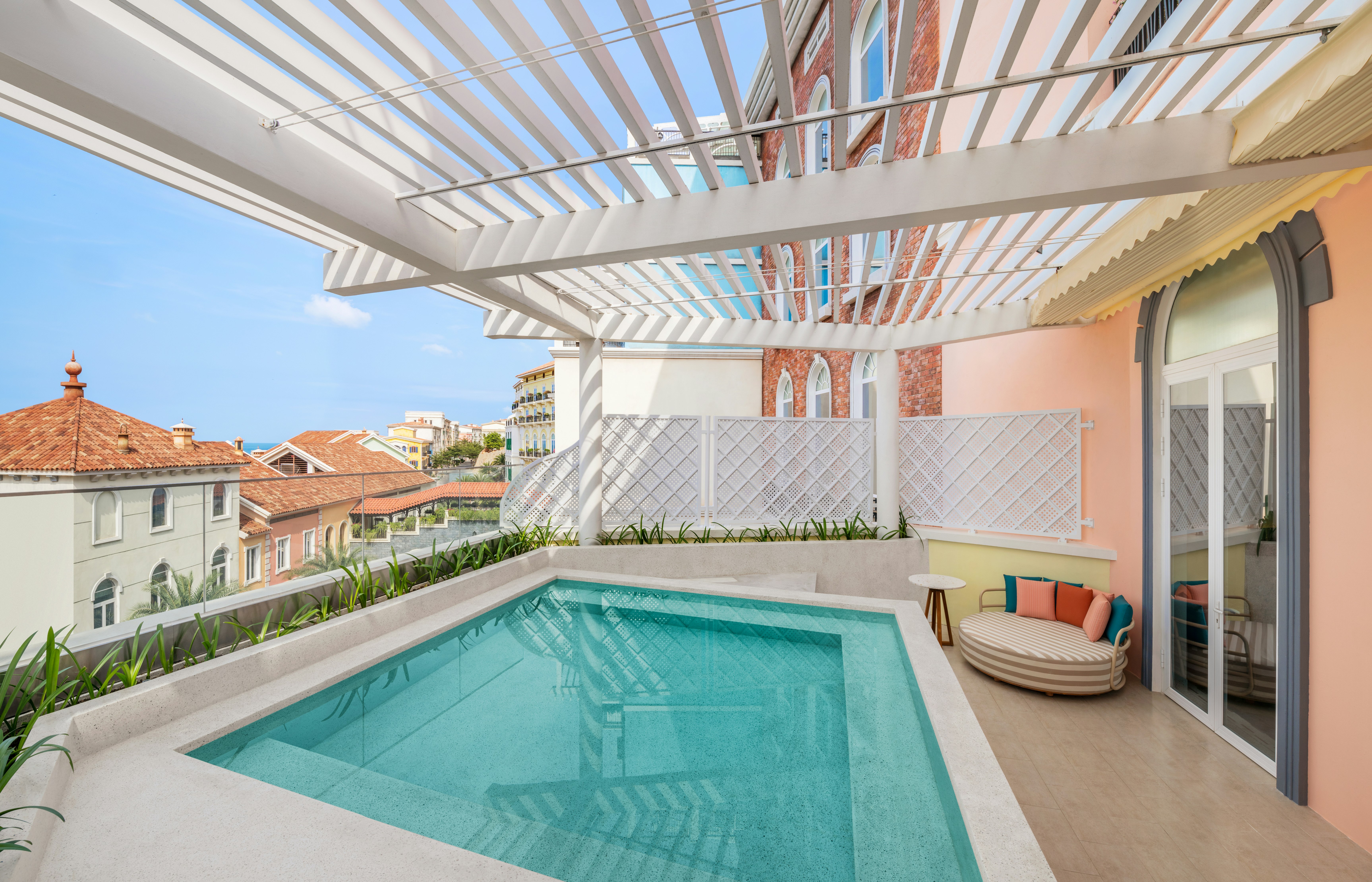 CAPRI, SUITE, KING BED, TERRACE