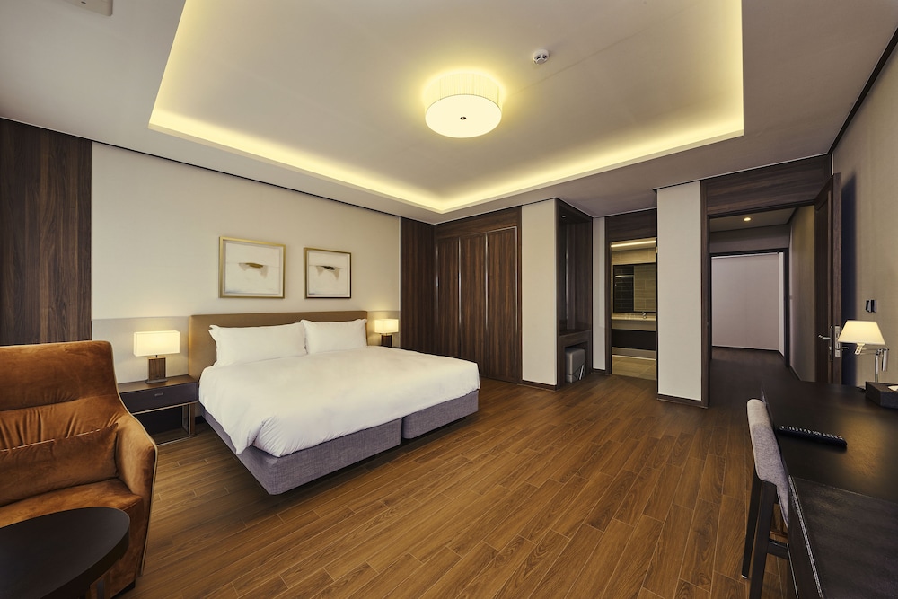 3 BEDROOMS, ROYAL, RESORT, SUITE