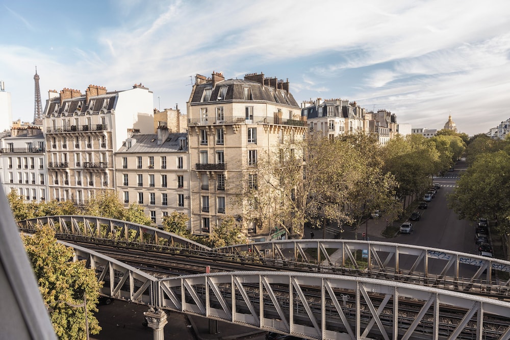 Hotel Eiffel Segur 6/69