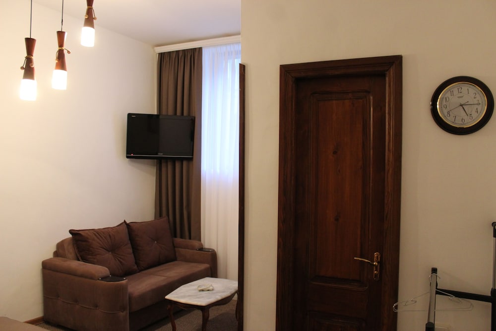 Diplomat Hotel Tbilisi 31/50