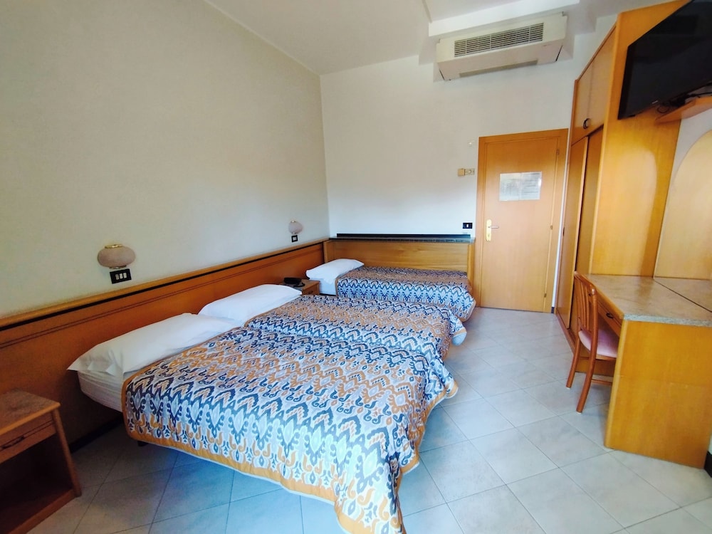 Hotel Excelsior 9/39