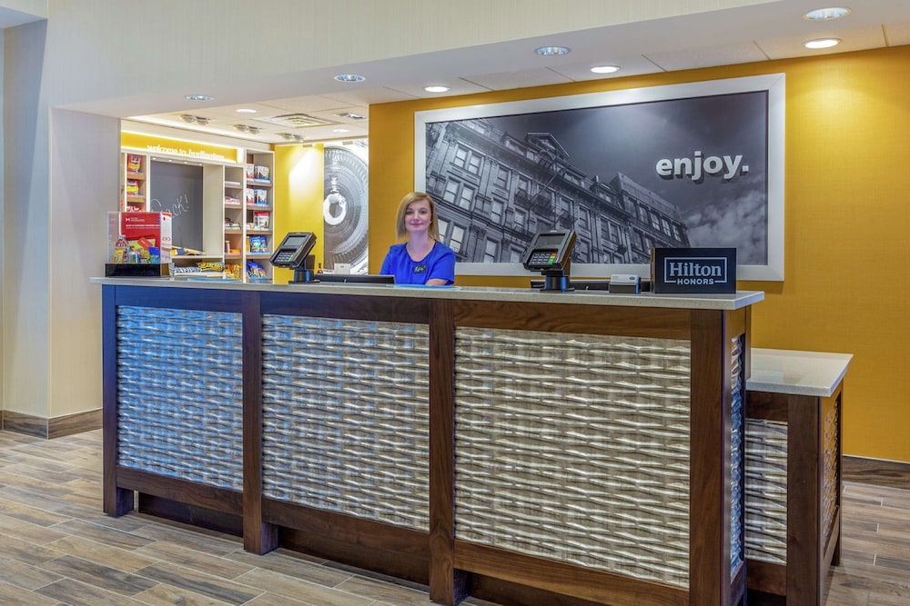 Hampton Inn & Suites Burlington IA 7/46