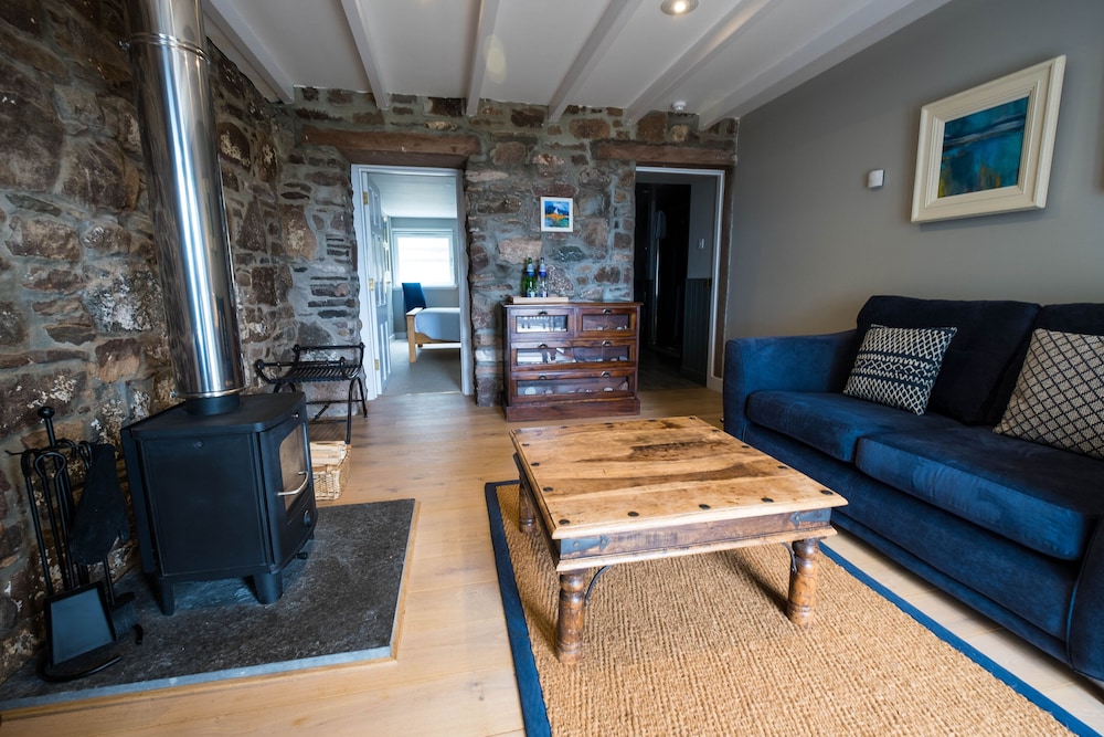 Summer Isles Hotel 24/50
