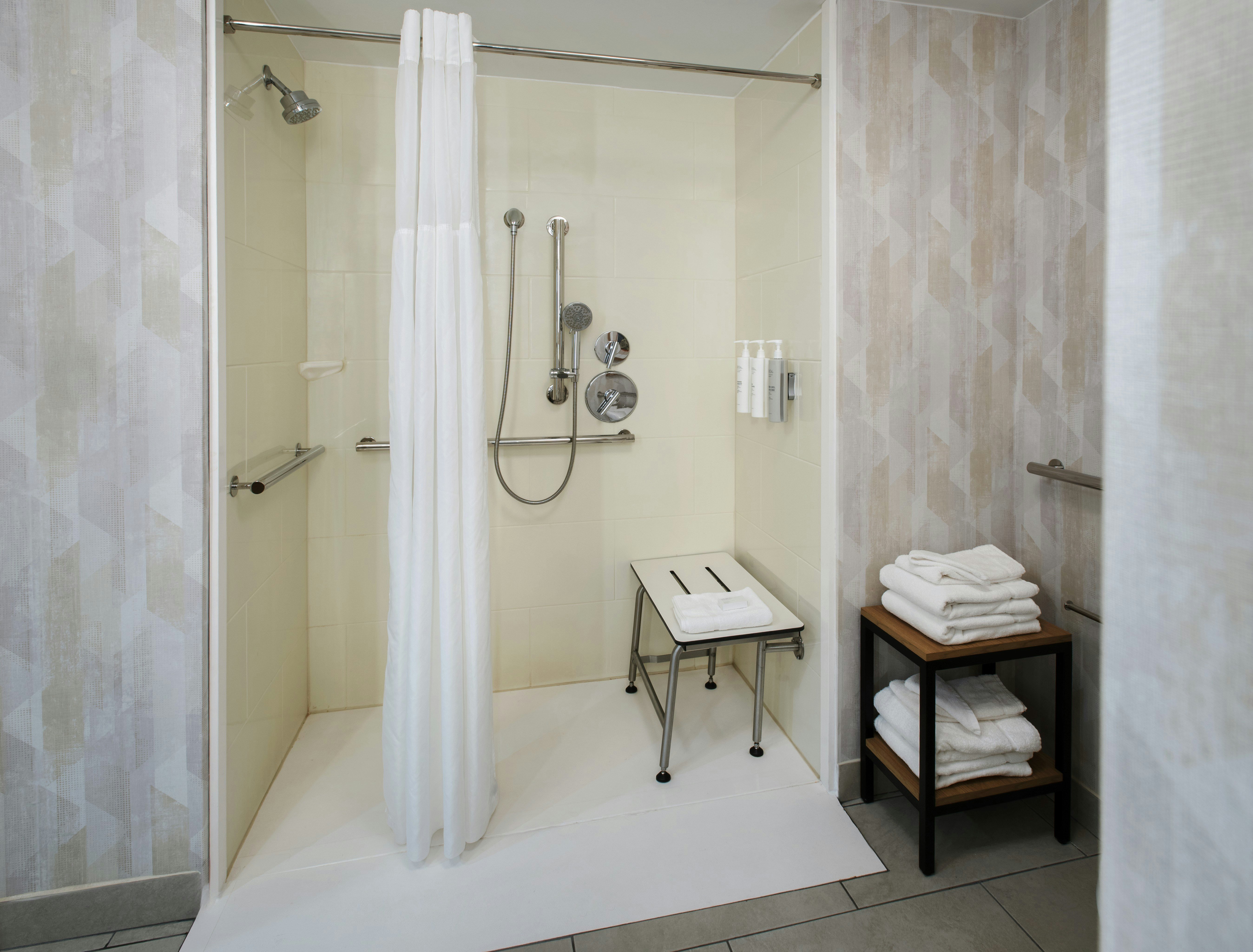 غرفة بسريرين كوين لذوي الإعاقة، Hampton Inn & Suites Greenfield 6/7