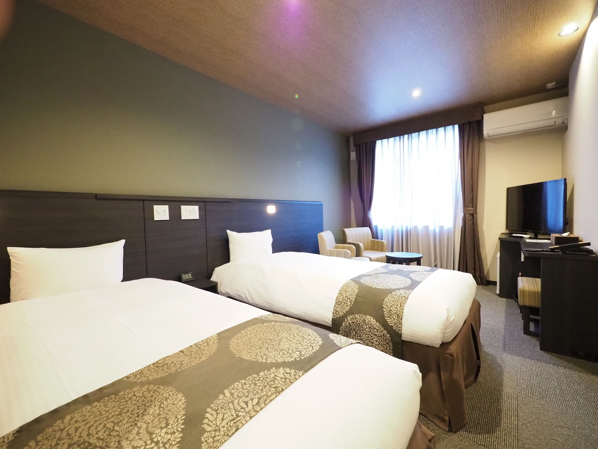 DELUXE, TWIN BEDS