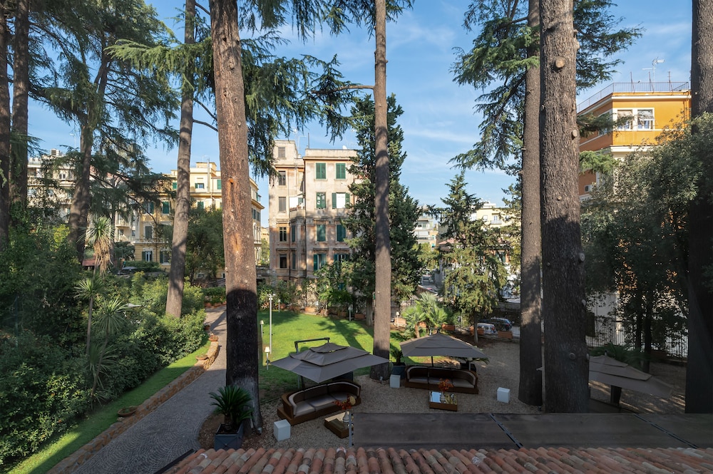 Hotel Principe Torlonia 64/65