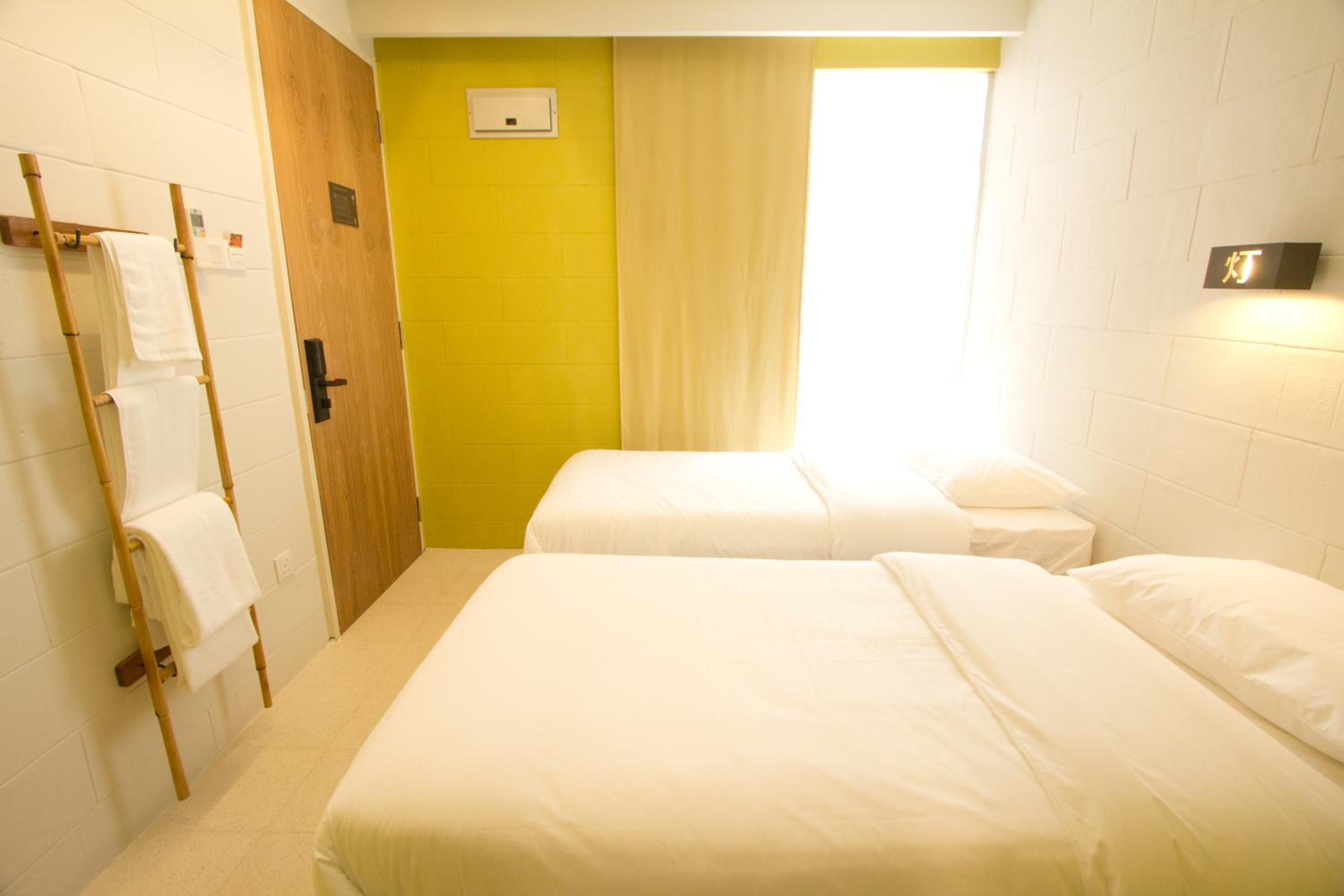 Lantern Hotel 16/50
