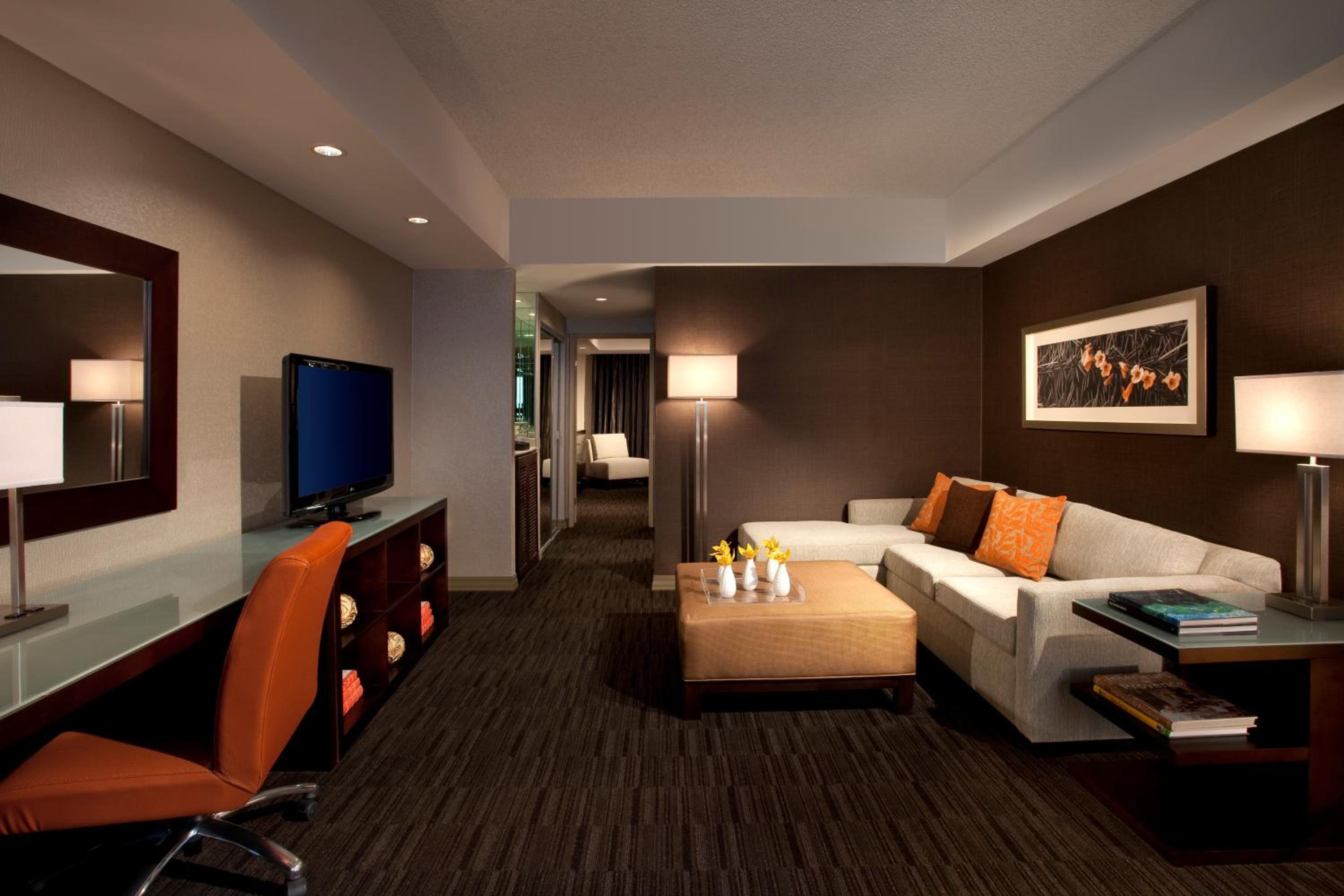 Suite, King Bed, Sofa