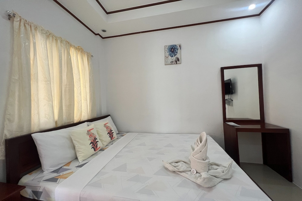 Dinah's Tourist Inn Puerto Princesa by ZUZU 23/63