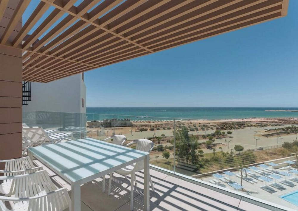 Dom Pedro Residences 7/22