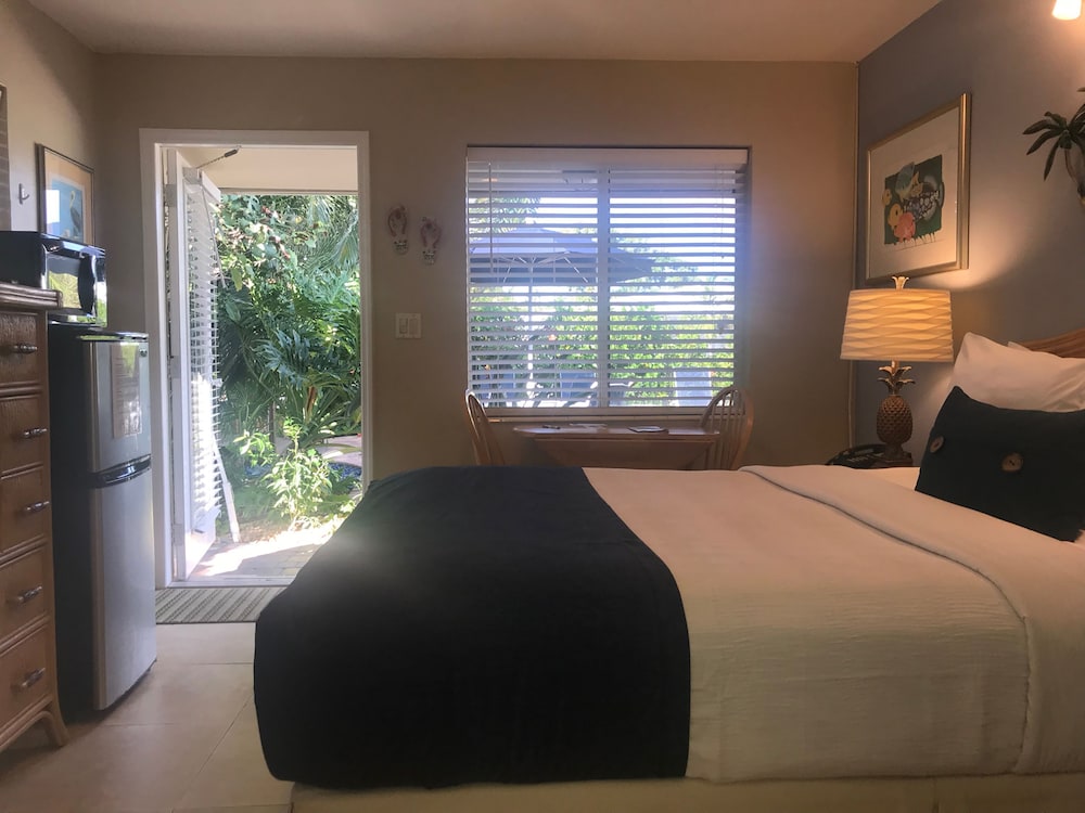 Casitas Coral Ridge formerly Estoril Paradise Inn 20/50