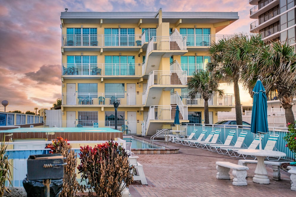 Sea Shells Beach Club 6/67
