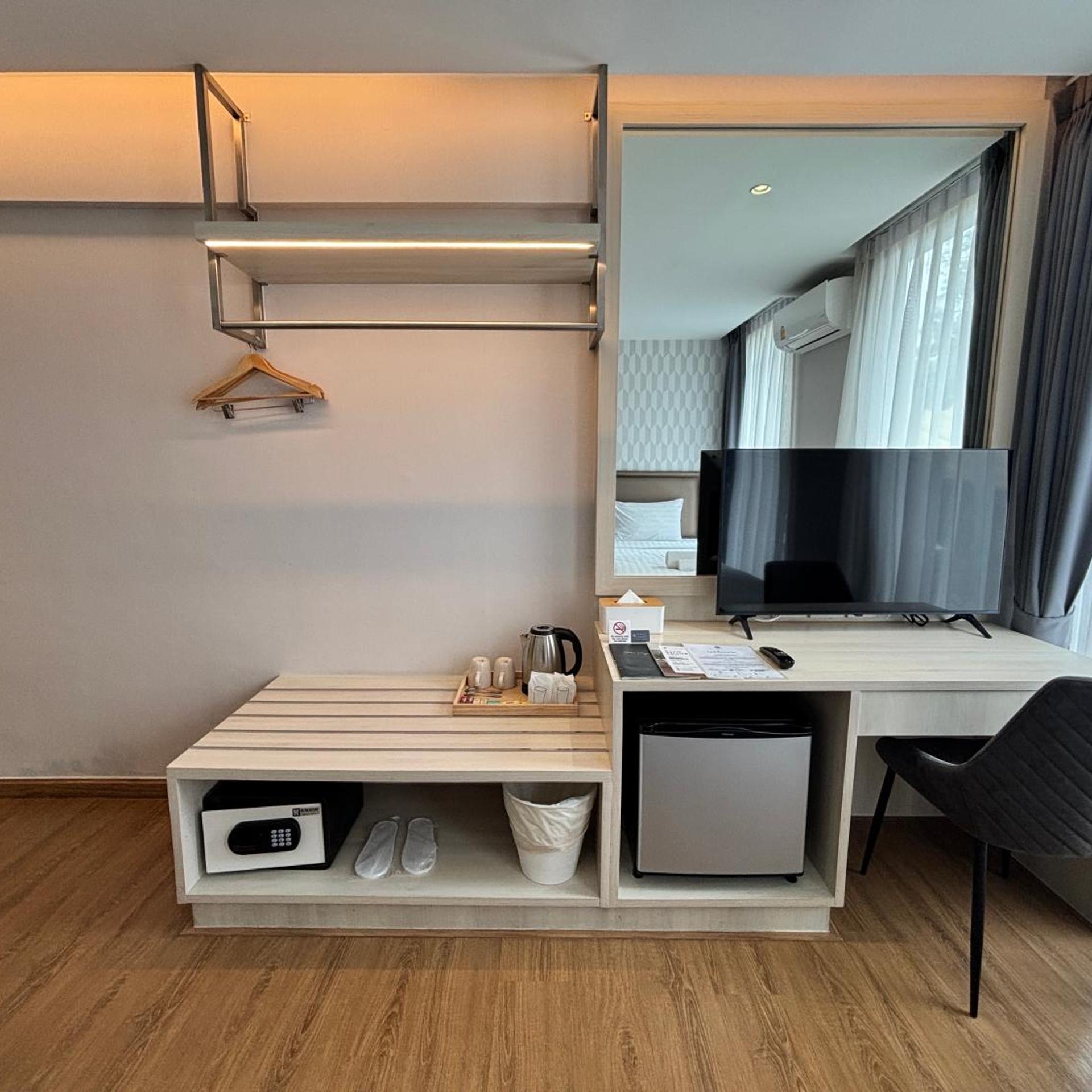 Lucky Hotel Bangkok 12/24