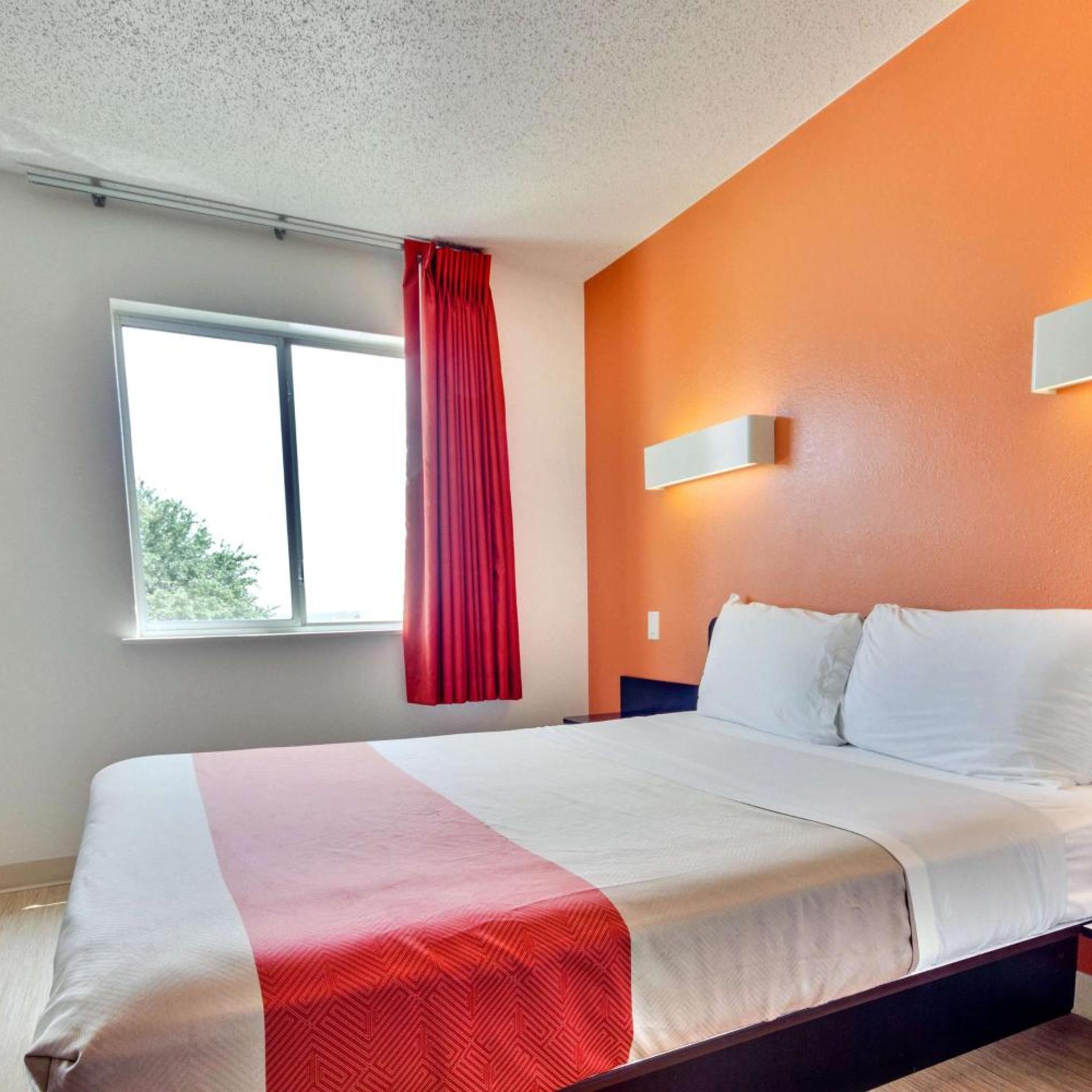 1 Full Bed - ADA/RI Shower