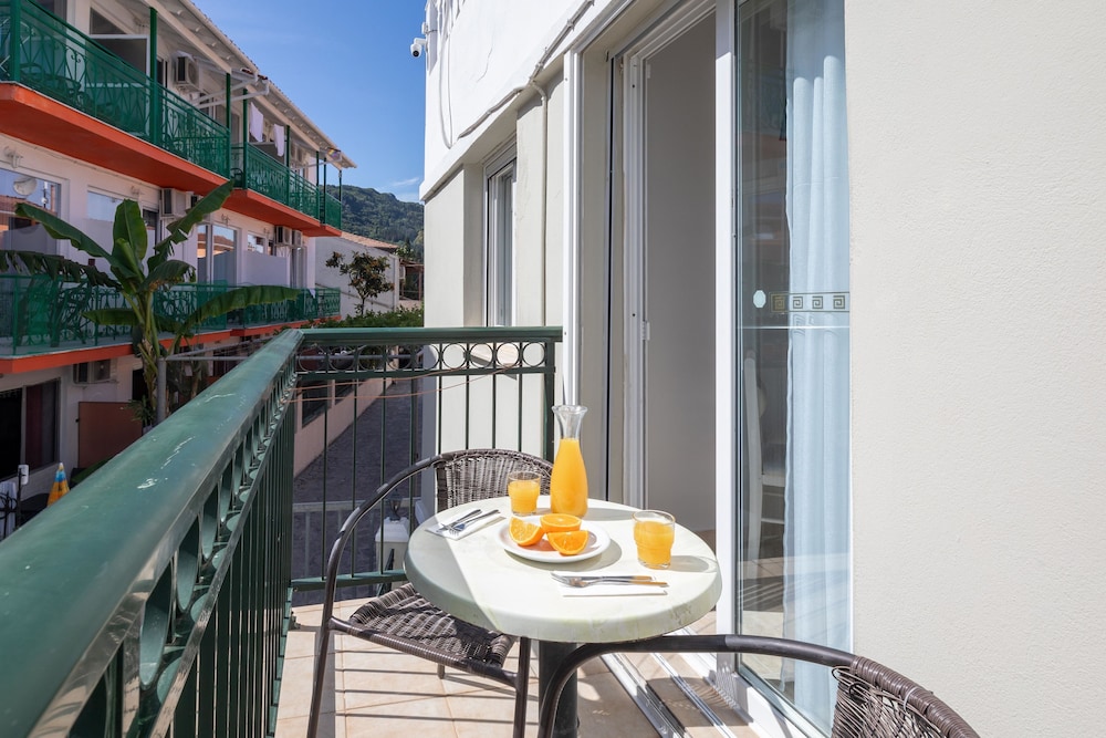 Bella Vista hotel & studios Corfu 62/72