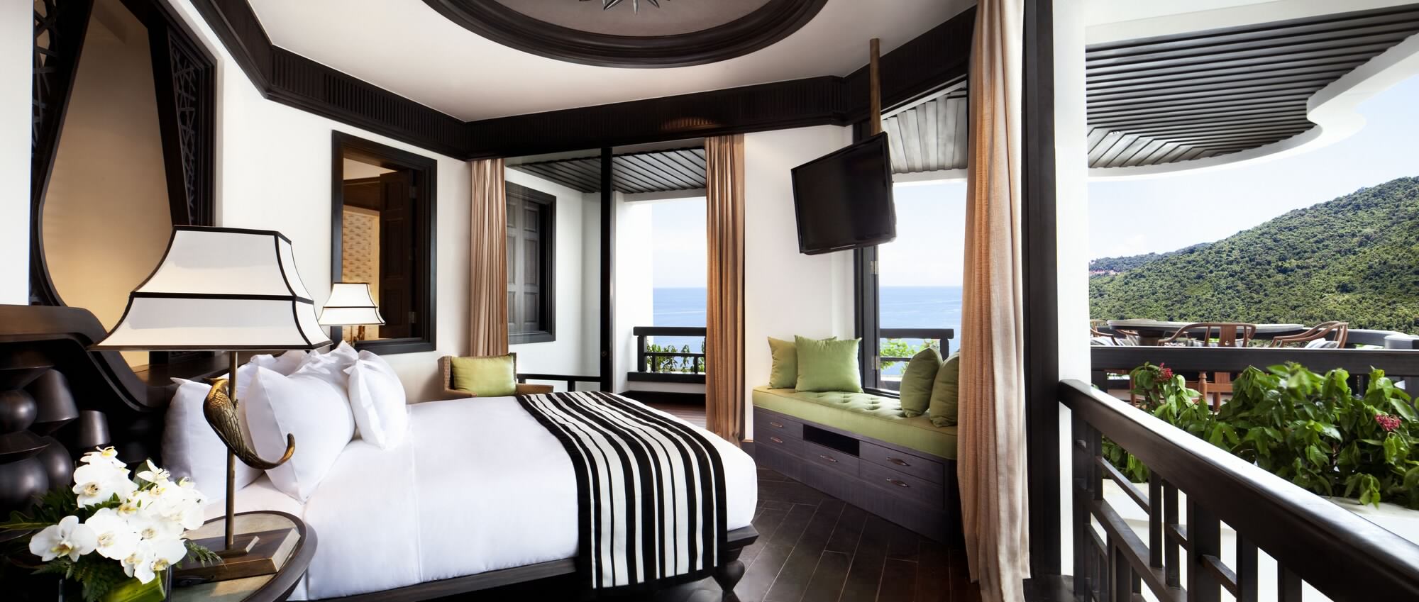 CLASSIC, KING BED, PANORAMIC OCEAN VIEW