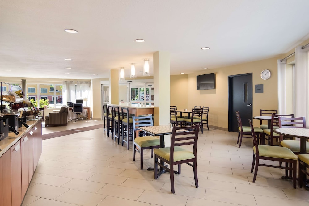 Best Western Plus Traverse City 35/39