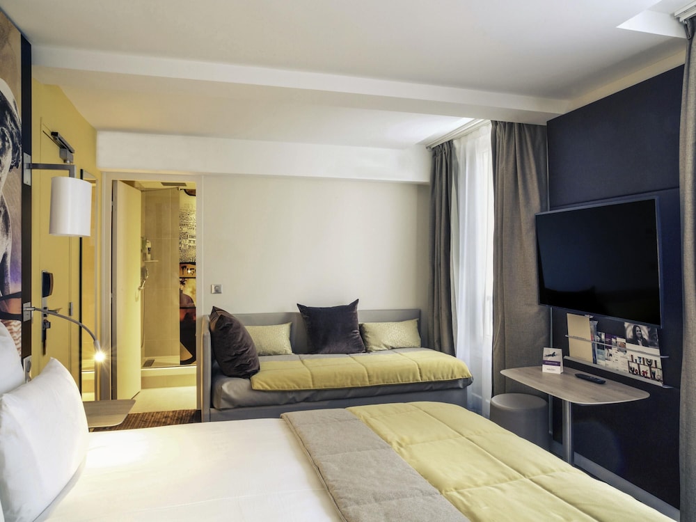 PRIVILEGE, QUEEN BED, SOFA