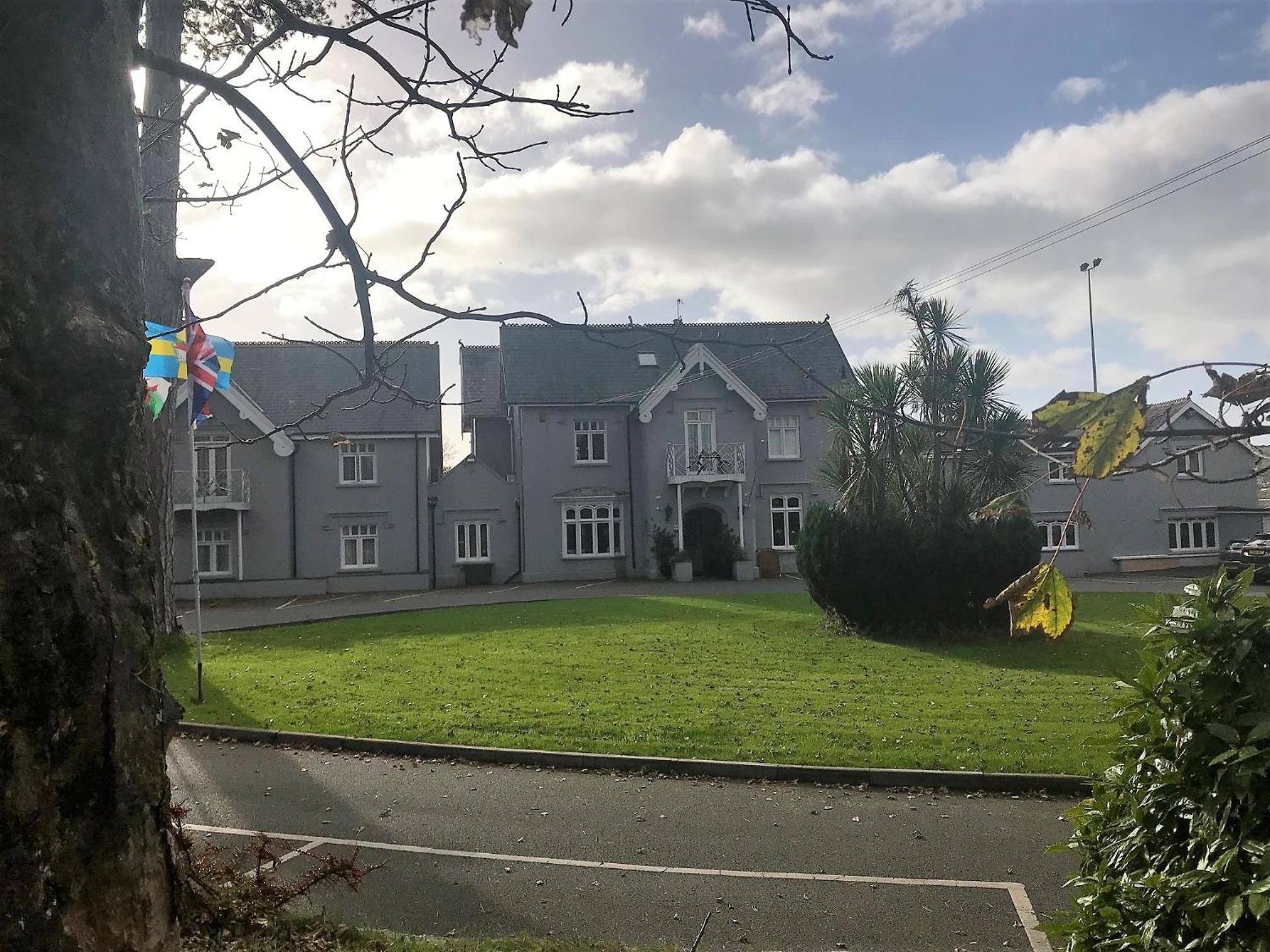 Heywood Spa Hotel 34/37