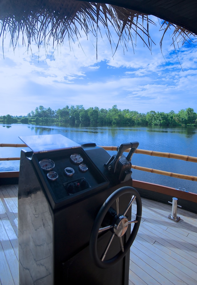Yathra Houseboat By Jetwing 1/27