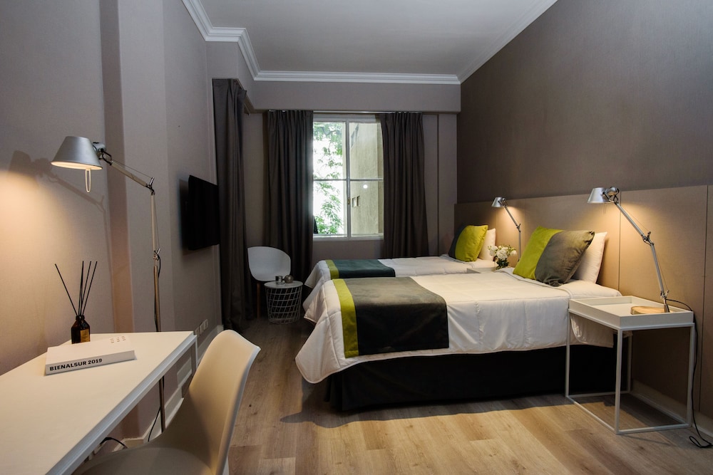 ROOM, DOUBLE BED