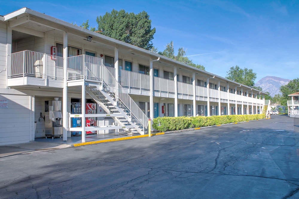 Motel6 Bishop, CA 21/33