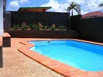 NAMBOUR LODGE MOTEL 29/37