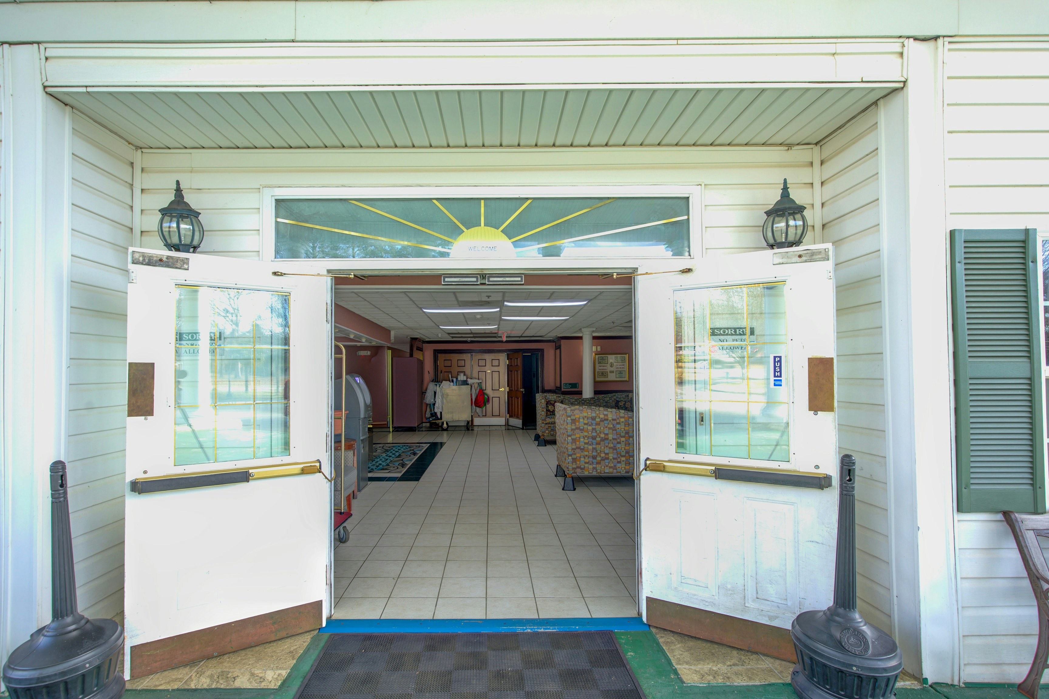 Lobby at Plantation Inn & Suites Near Locust Grove I 75, JACKSON - GA