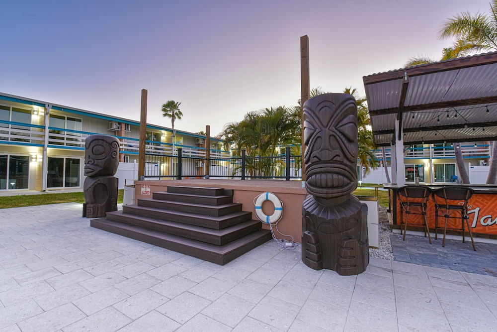 Golden Host Resort 5/63
