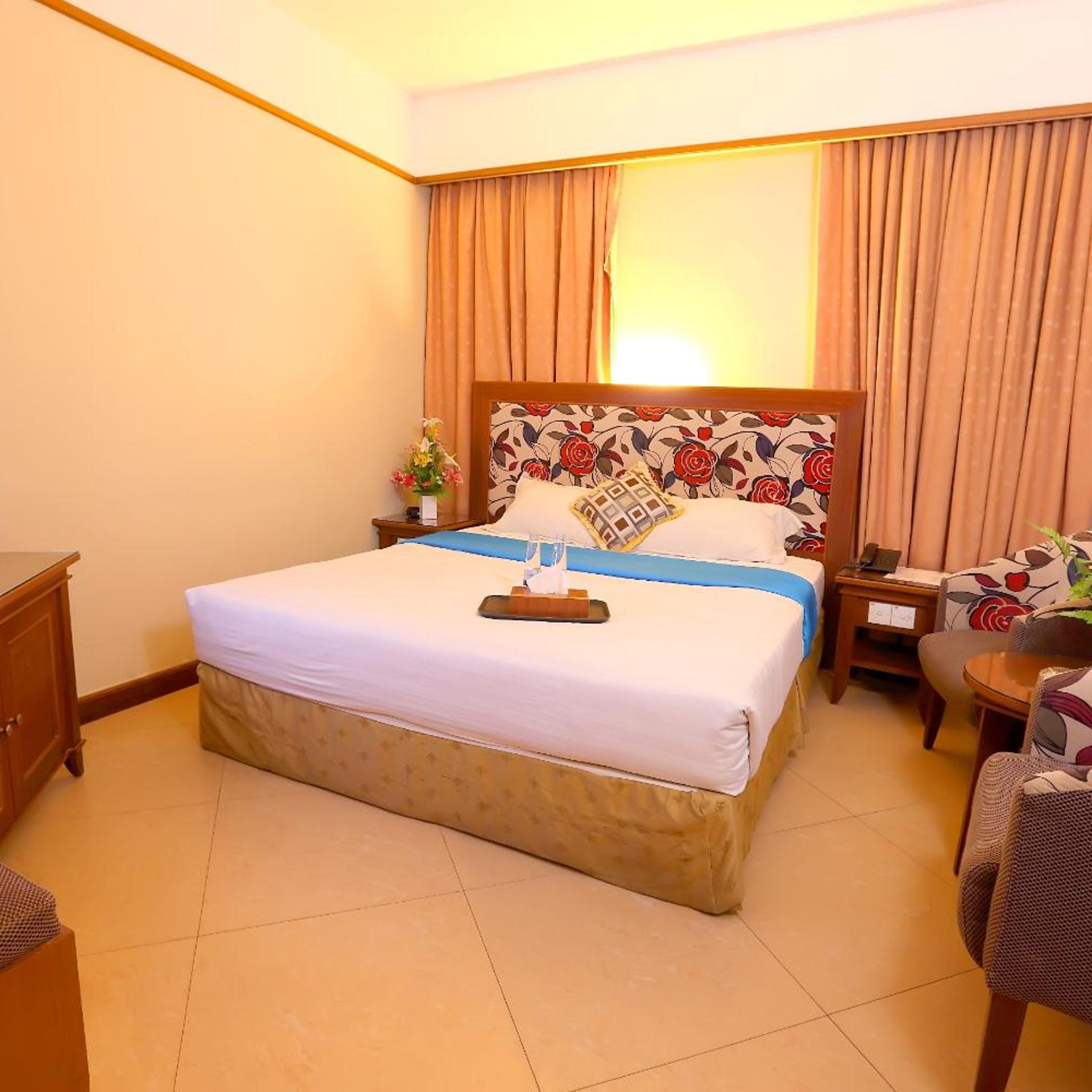 HOTEL MAXIMILLIAN 15/55