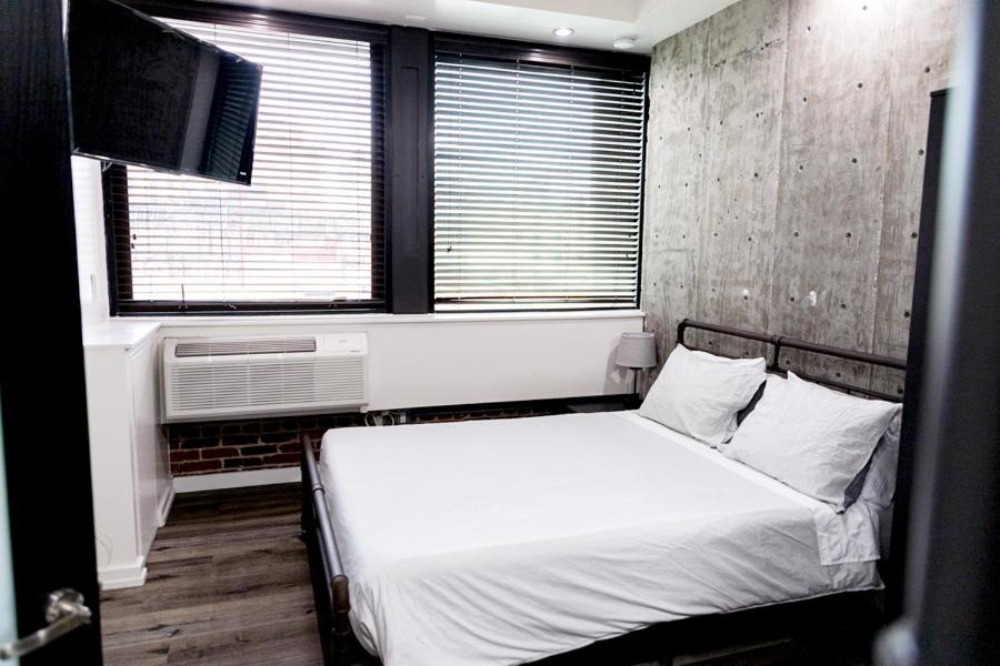 Group Room, Suite