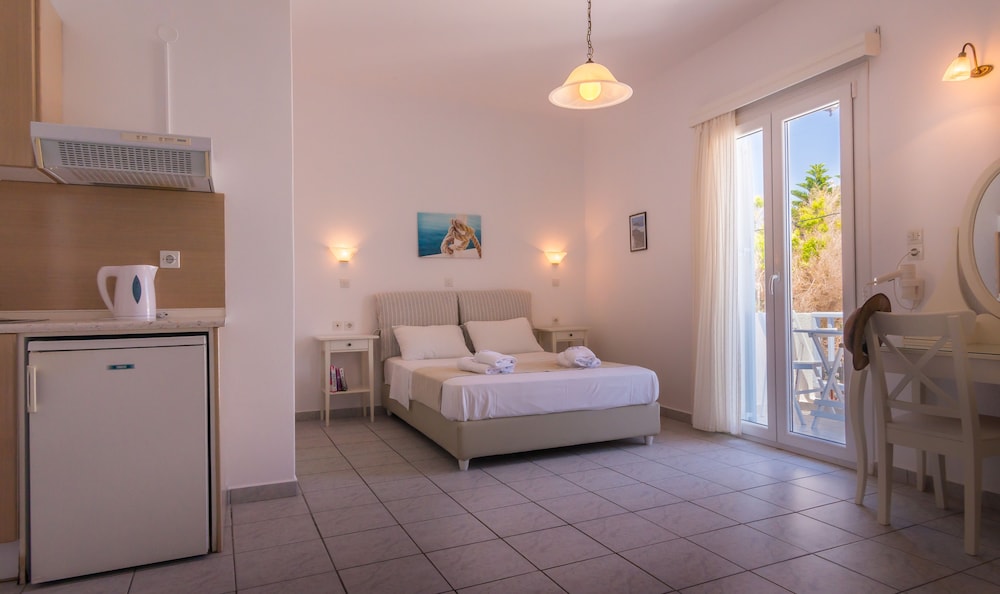 Aeolis Hotel 6/32