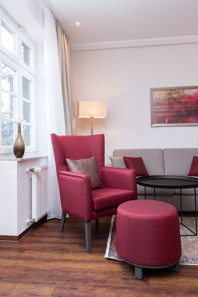 Parkhotel Schloss Hohenfeld (Parkhotel Hohenfeld) 35/65