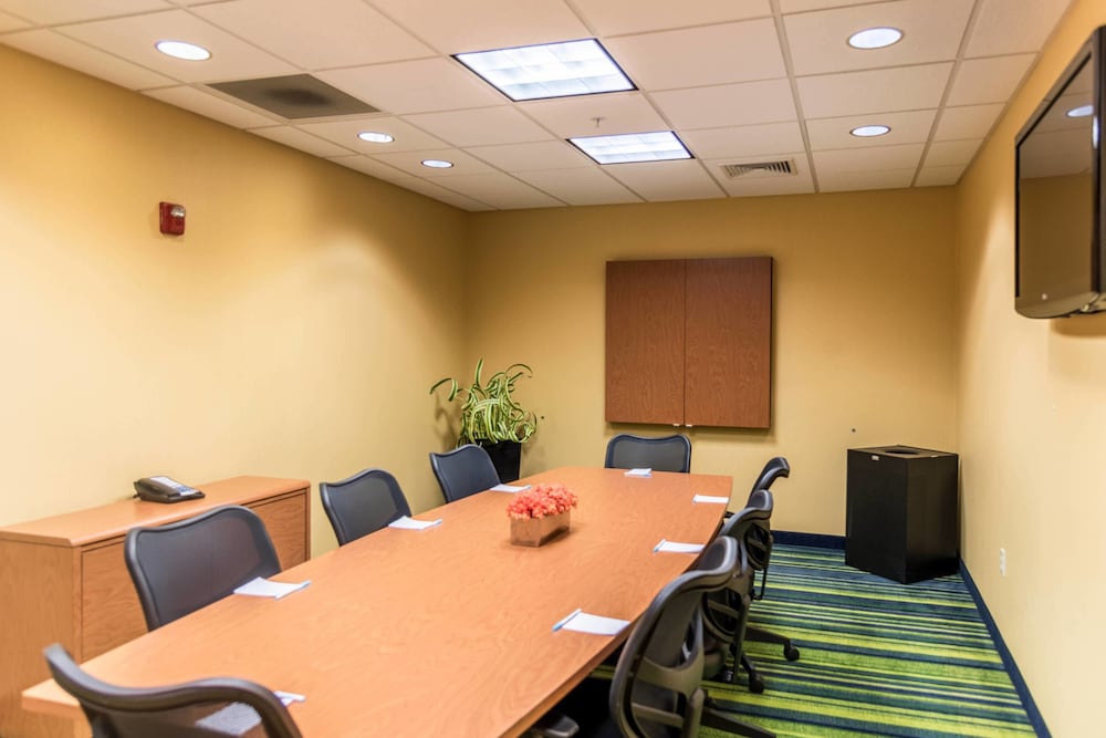 Fairfield Inn Suites Muskegon Norton Shores 47/48