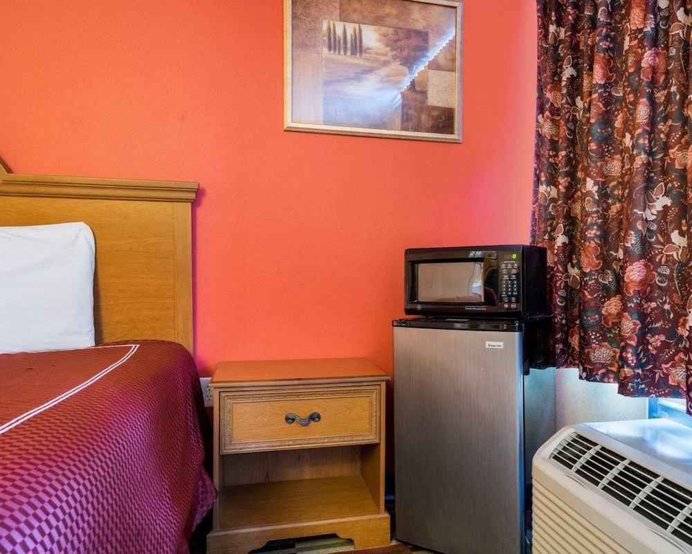 Rodeway Inn Newark - University Area 17/24