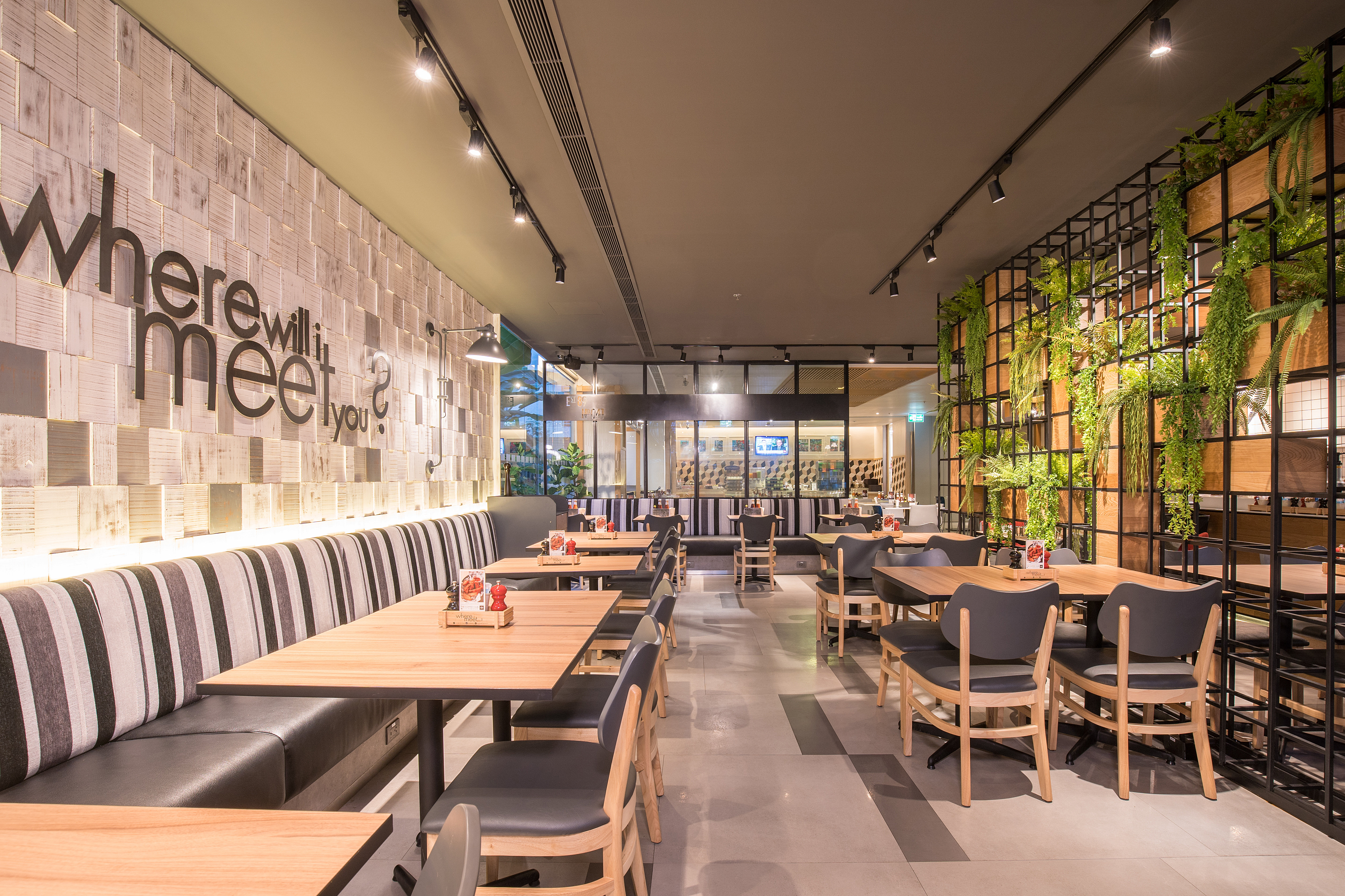 Holiday Inn Express Bangkok Sathorn 53/75