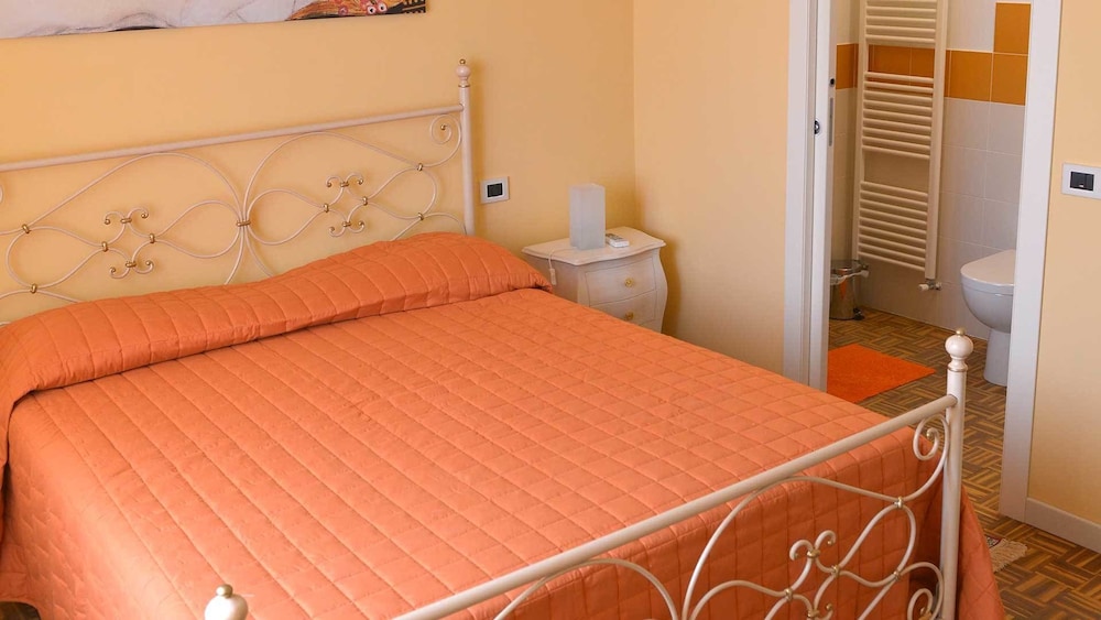 CALENDULA, DOUBLE BED