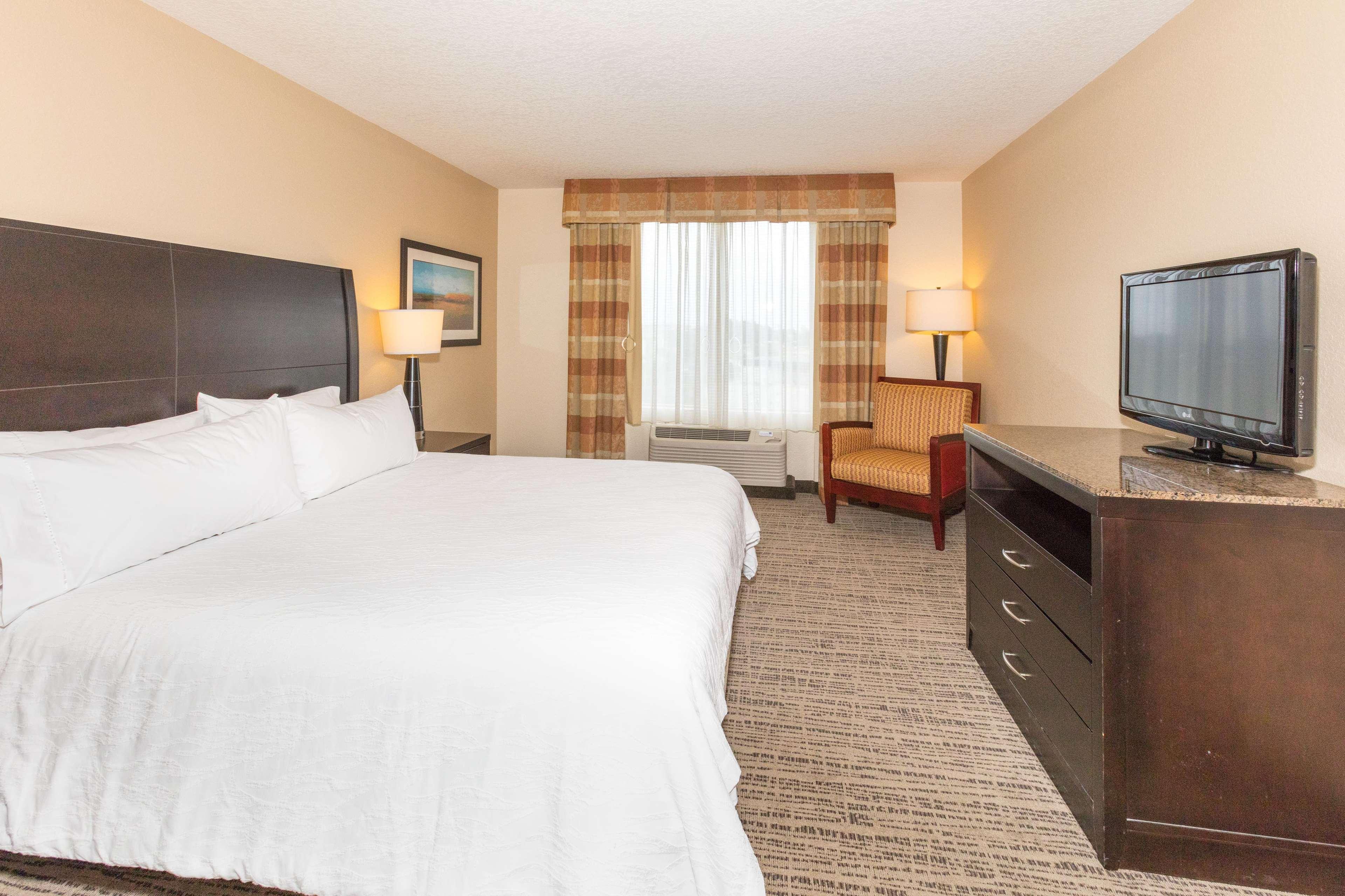 1 BEDROOM, DELUXE, SUITE, KING BED, SOFA, JETTED TUB
