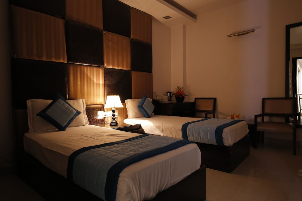HOTEL DELHI PRIDE 15/42