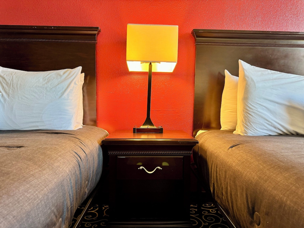 FairBridge Inn Express Hiawatha 8/12