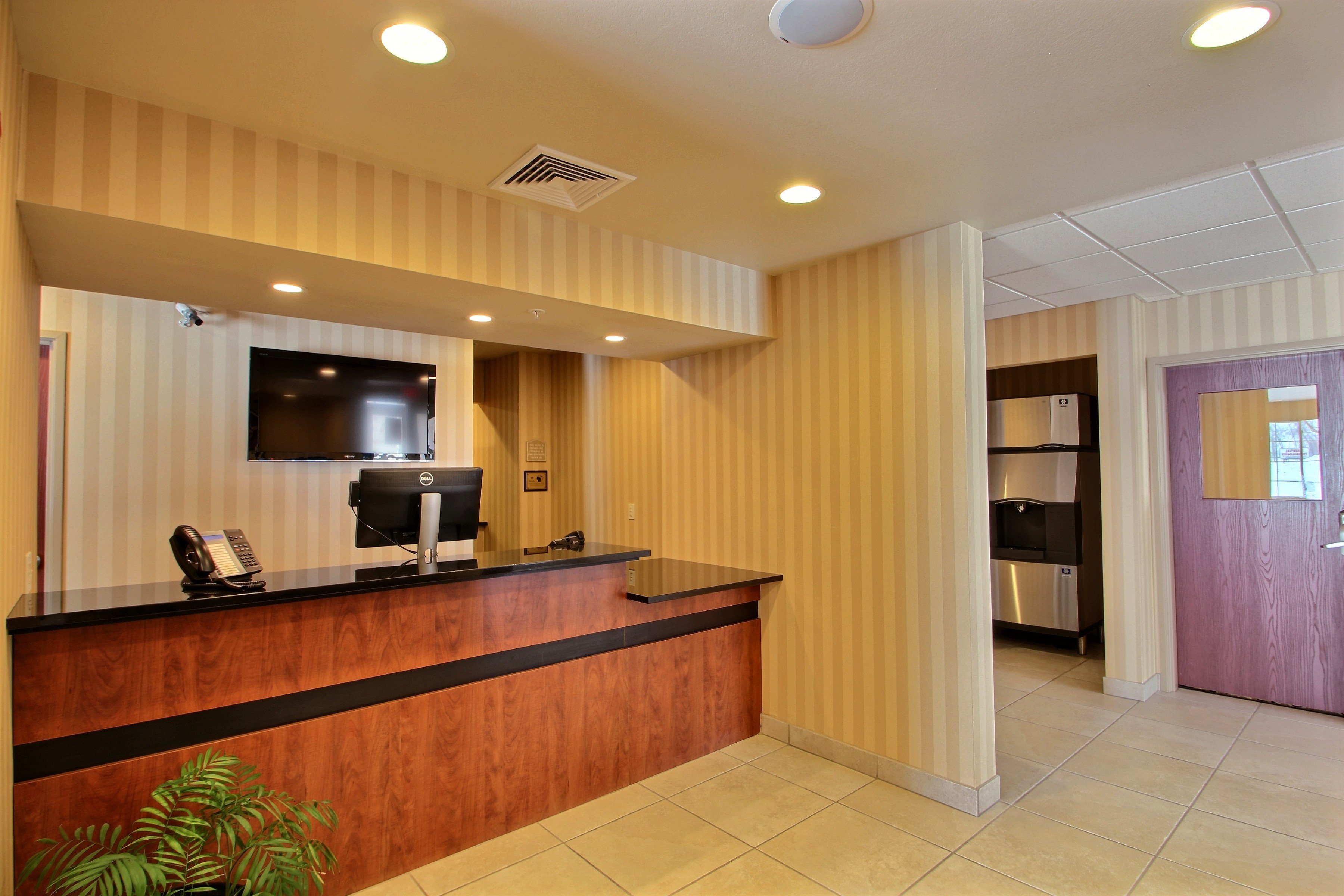 Cobblestone Inn & Suites -- Brillion, WI 1/40