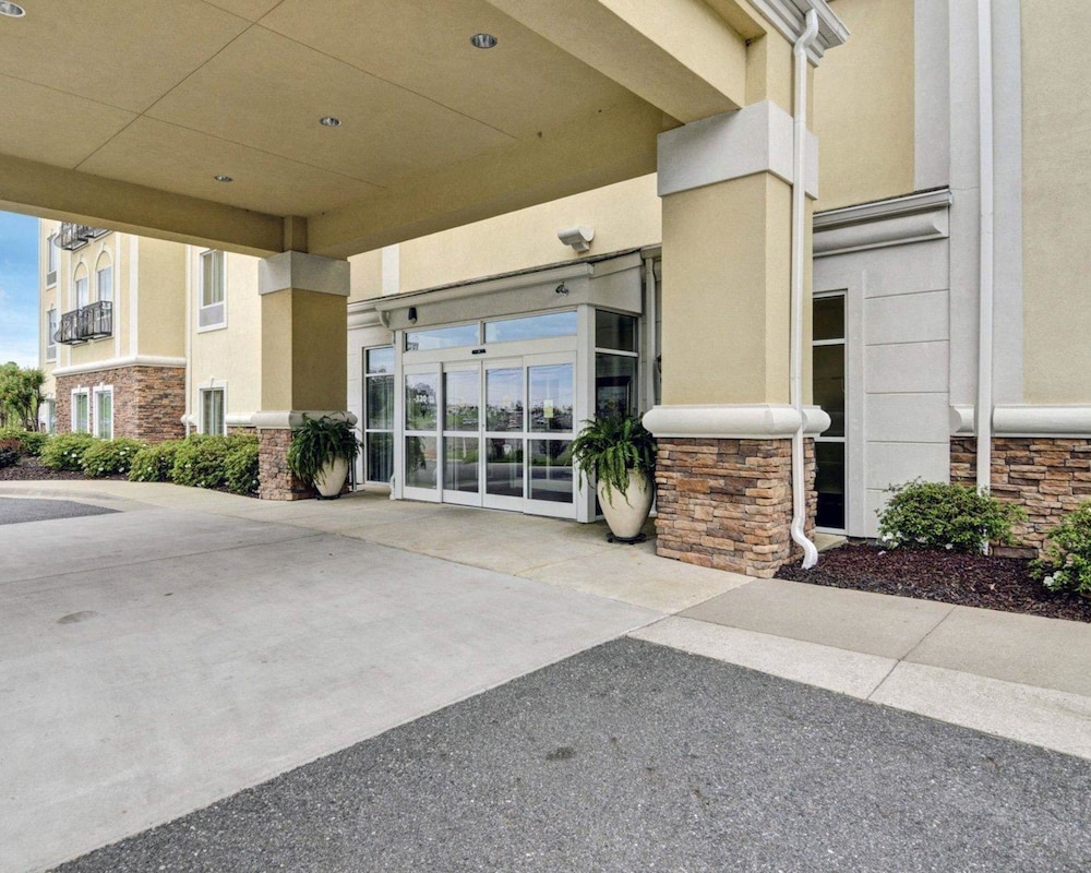 Comfort Suites Hot Springs 8/49