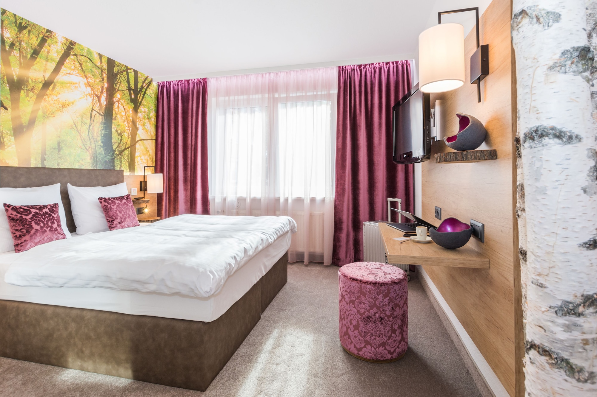 Design, Standard, Queen Bed, Street Side View