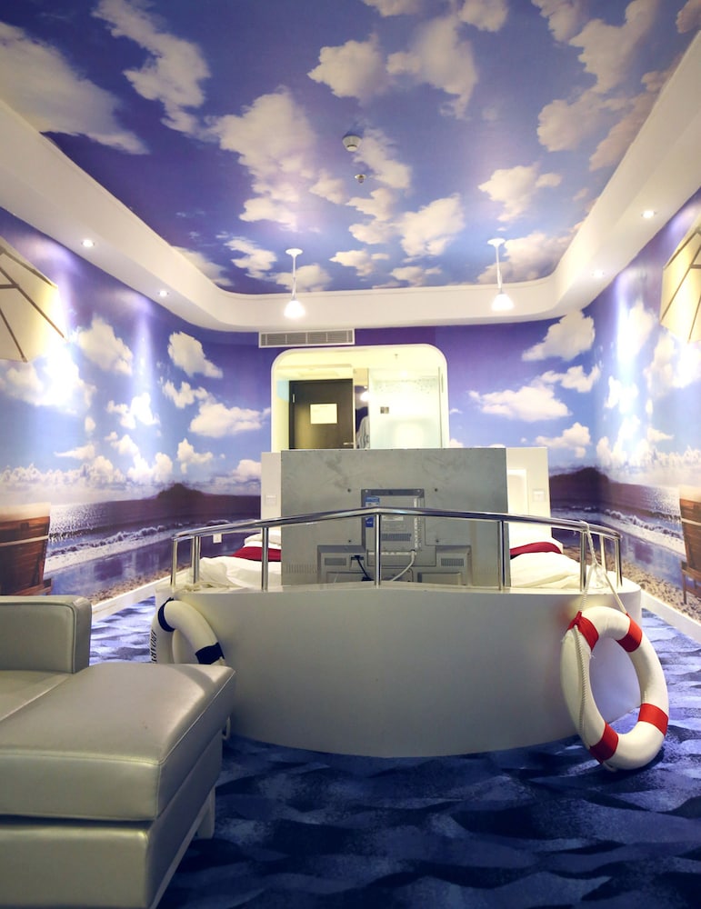 Grand Nest Hotel 11/30