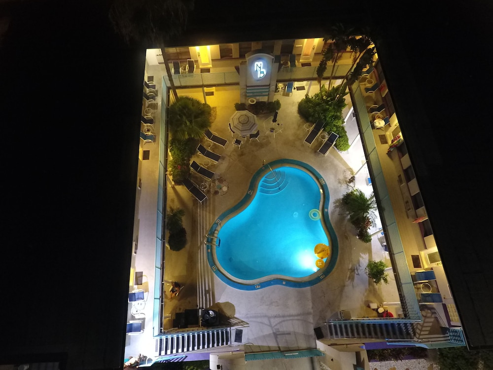 Royal North Beach All Suites 32/57