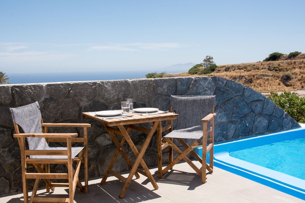 Amphitrite Suites Santorini 47/68