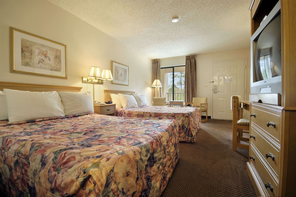 Days Inn & Suites by Wyndham Mobile 14/38