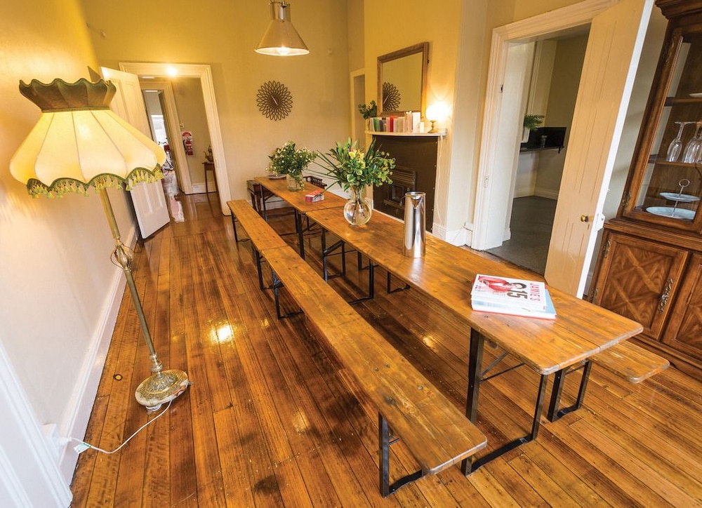 Montacute Boutique Bunkhouse 21/25