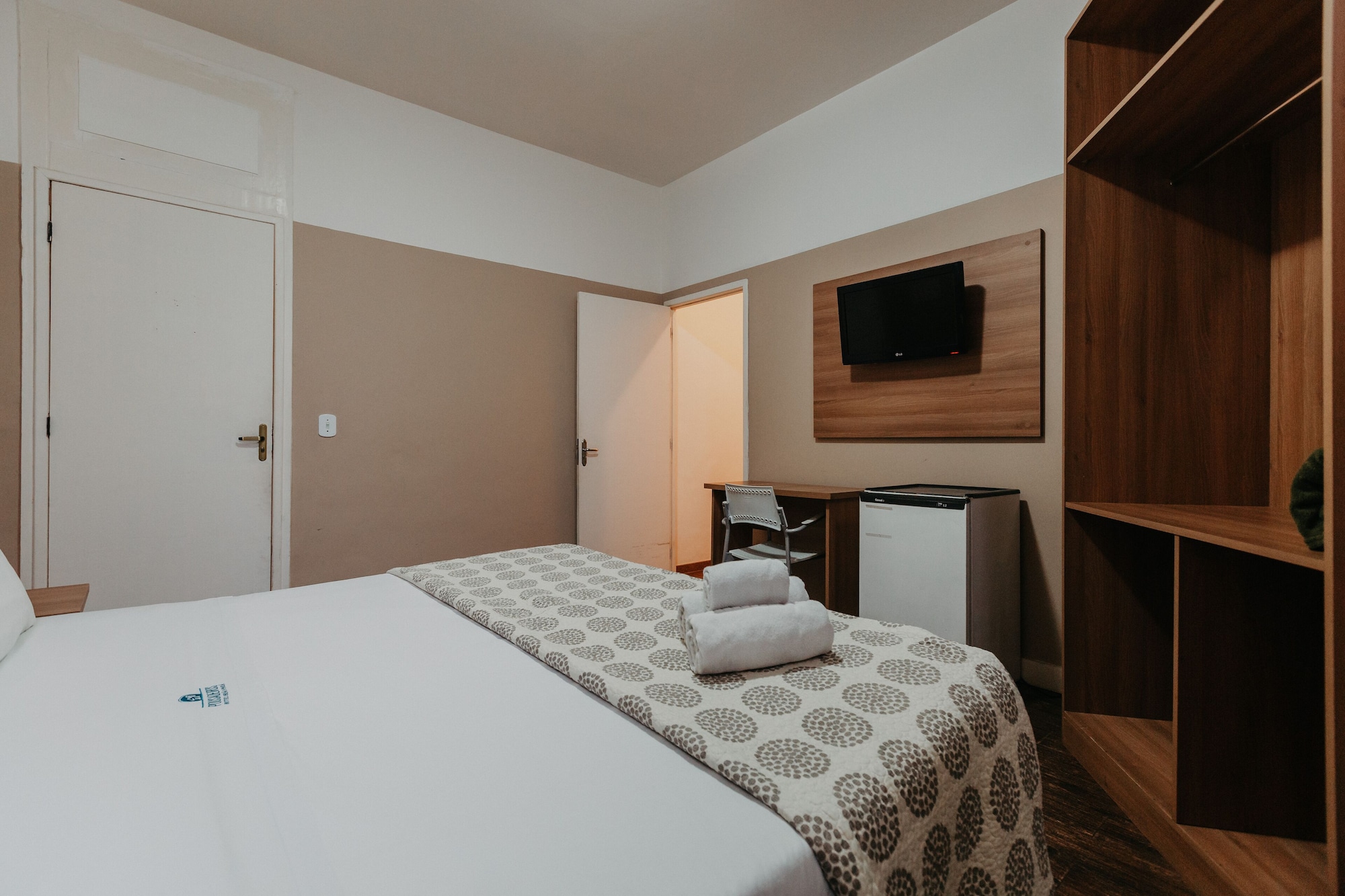 ECONOMY, TWIN BEDS