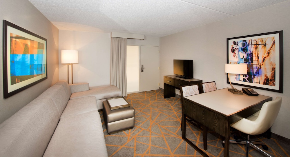 Embassy Suites by Hilton Cincinnati Northeast Blue Ash 26/54